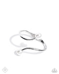 Paparazzi Accessories Effulgent Exemplar - White