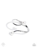 Paparazzi Accessories Effulgent Exemplar - White